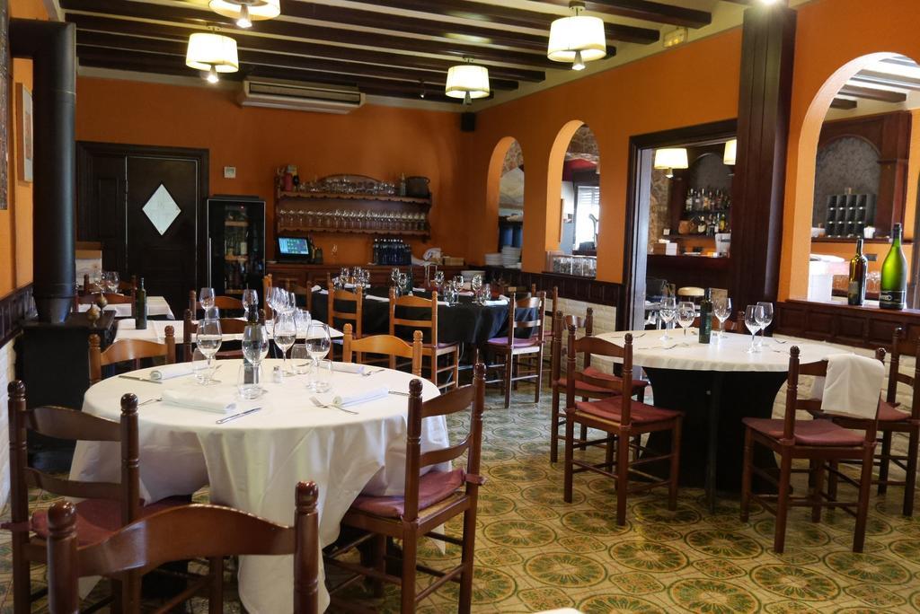 Hotel Restaurant El Bosc Banyeres del Penedes Exterior foto