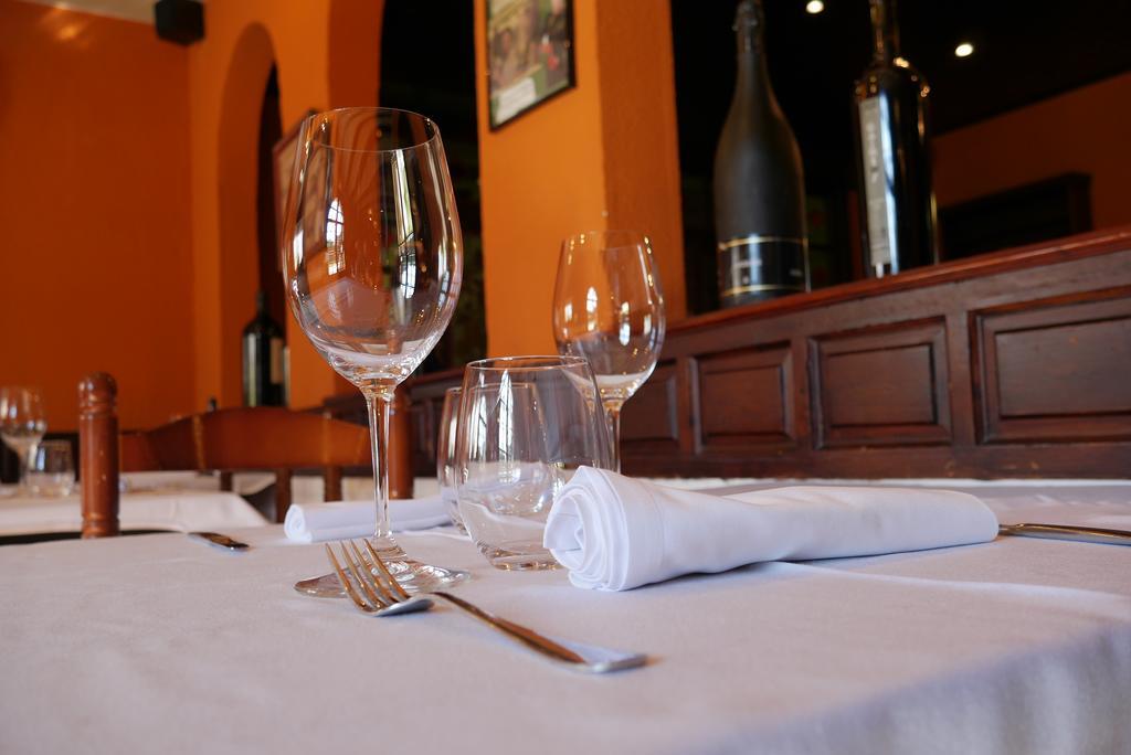 Hotel Restaurant El Bosc Banyeres del Penedes Exterior foto