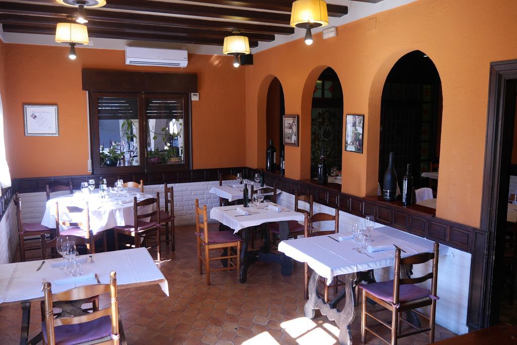 Hotel Restaurant El Bosc Banyeres del Penedes Exterior foto